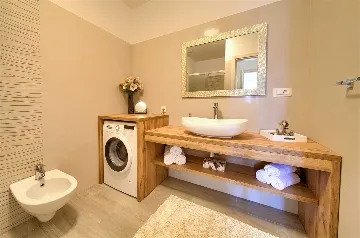 2-Bedroom Apartment with Private Pool, Kornić