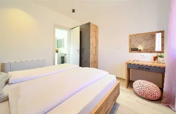 2-Bedroom Apartment with Private Pool, Kornić