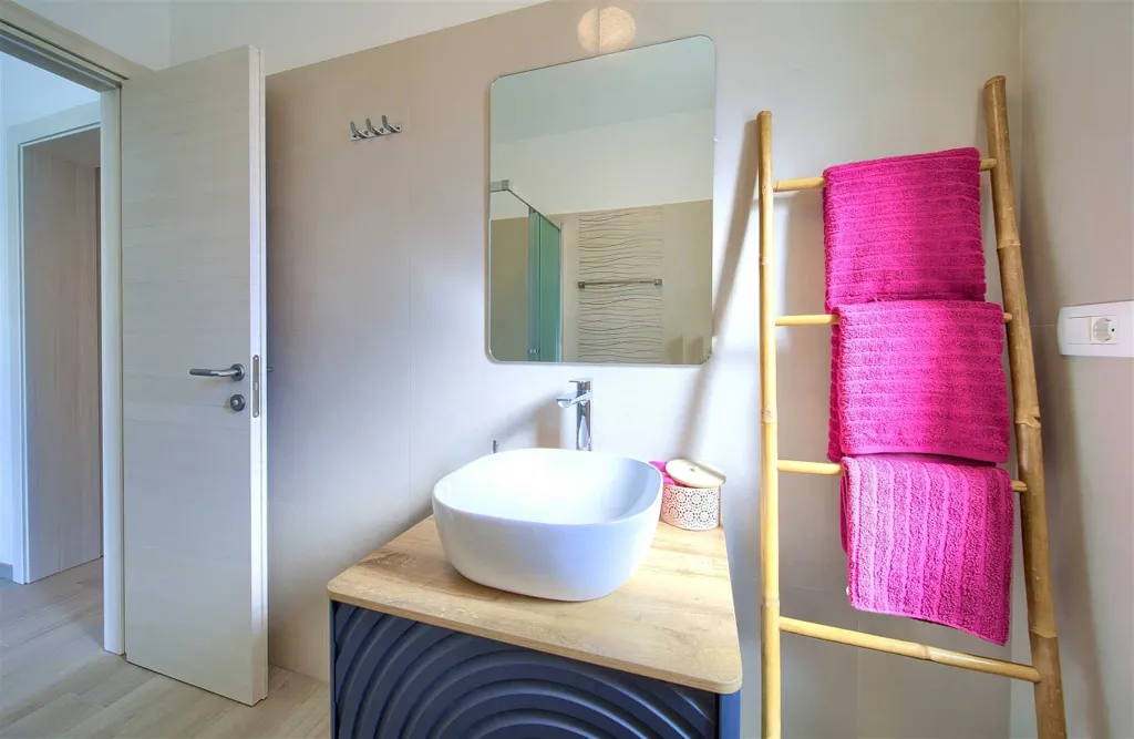 2-Bedroom Apartment with Private Pool, Kornić