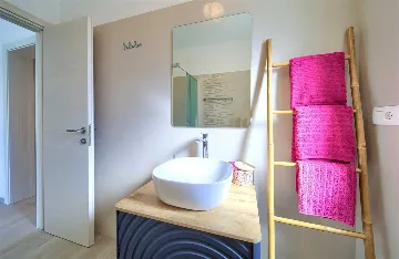 2-Bedroom Apartment with Private Pool, Kornić