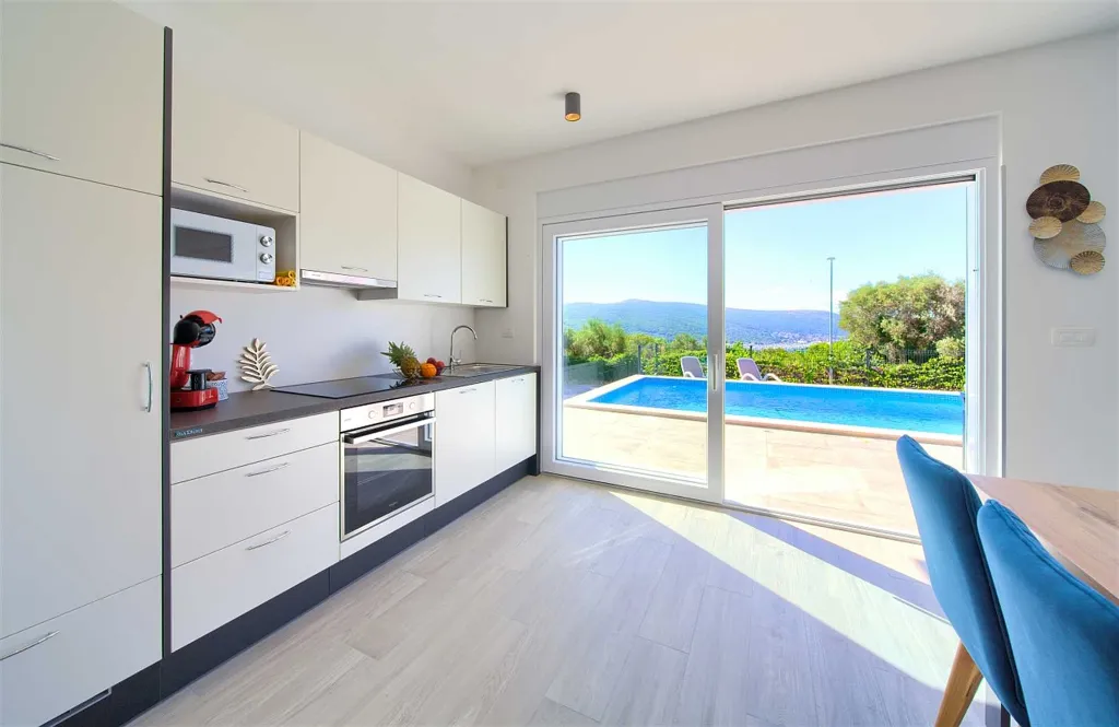 2-Bedroom Apartment with Private Pool, Kornić