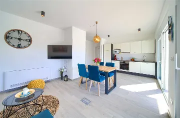 2-Bedroom Apartment with Private Pool, Kornić