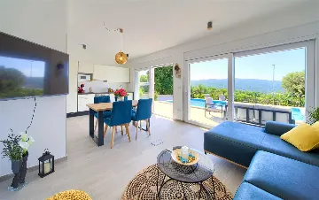 2-Bedroom Apartment with Private Pool, Kornić