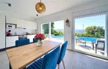 2-Bedroom Apartment with Private Pool, Kornić