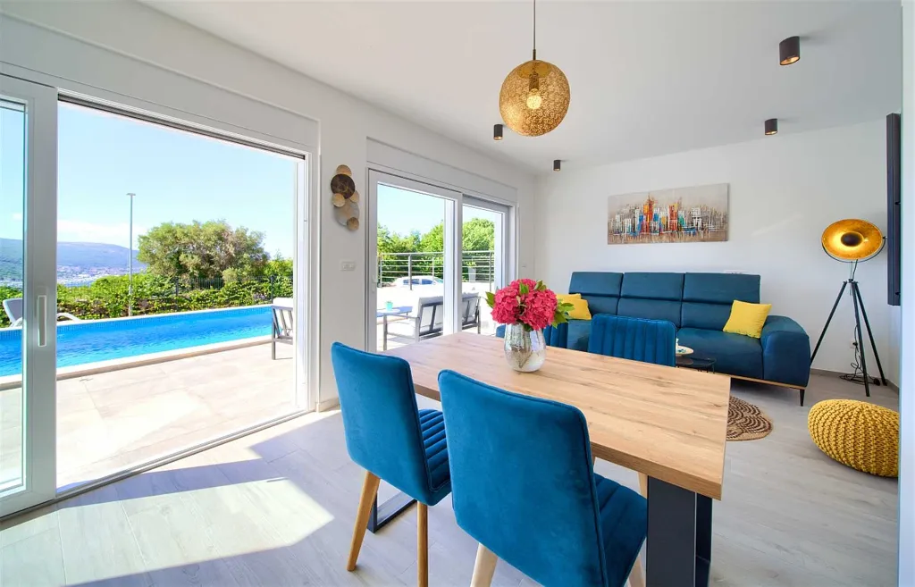 2-Bedroom Apartment with Private Pool, Kornić