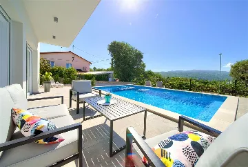 2-Bedroom Apartment with Private Pool, Kornić