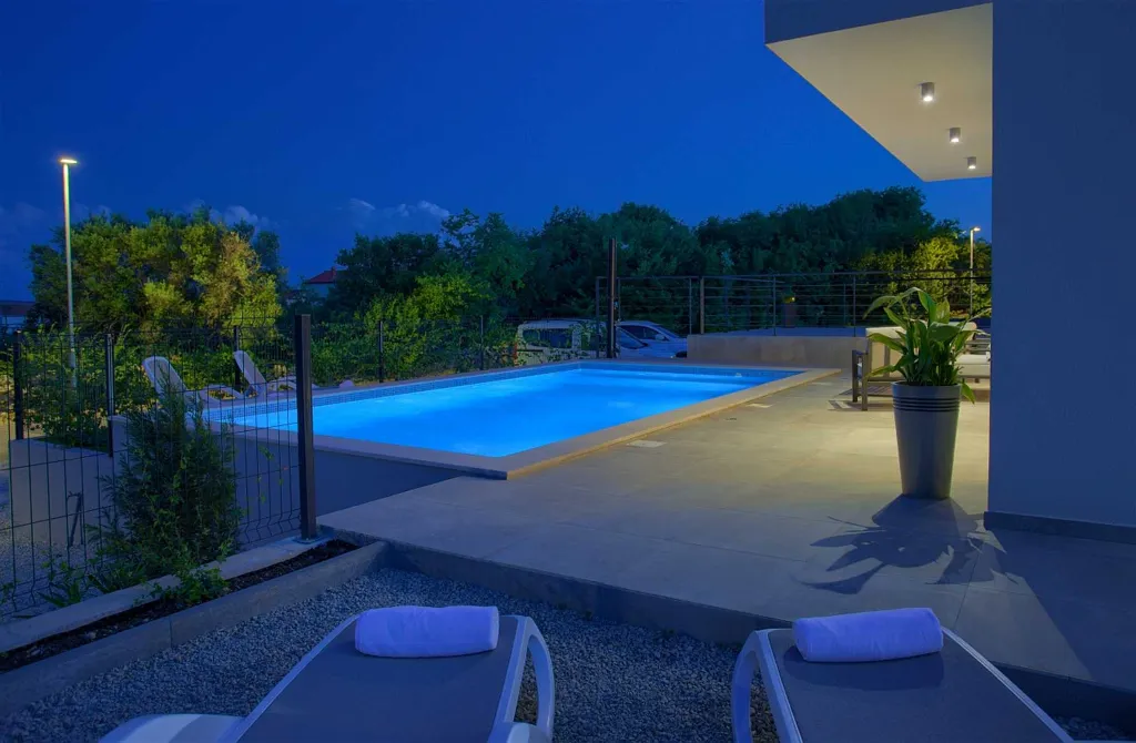 2-Bedroom Apartment with Private Pool, Kornić