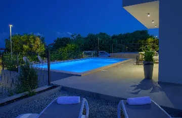 2-Bedroom Apartment with Private Pool, Kornić