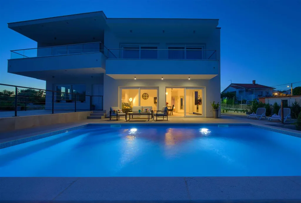 2-Bedroom Apartment with Private Pool, Kornić