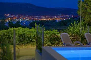 2-Bedroom Apartment with Private Pool, Kornić
