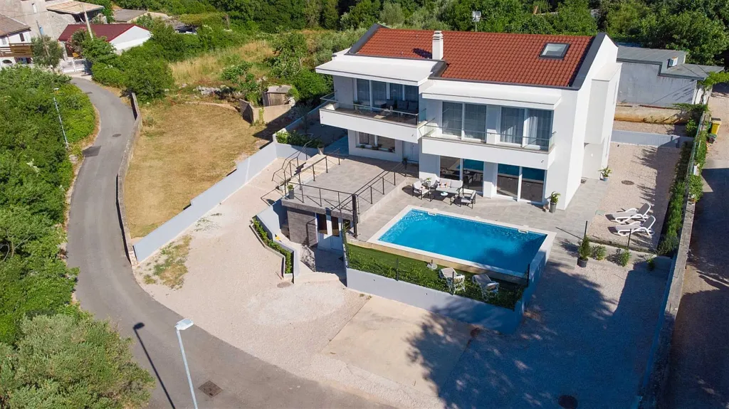 2-Bedroom Apartment with Private Pool, Kornić