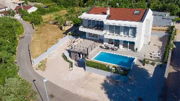 2-Bedroom Apartment with Private Pool, Kornić