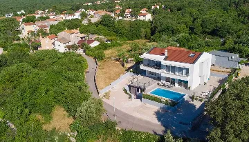 2-Bedroom Apartment with Private Pool, Kornić