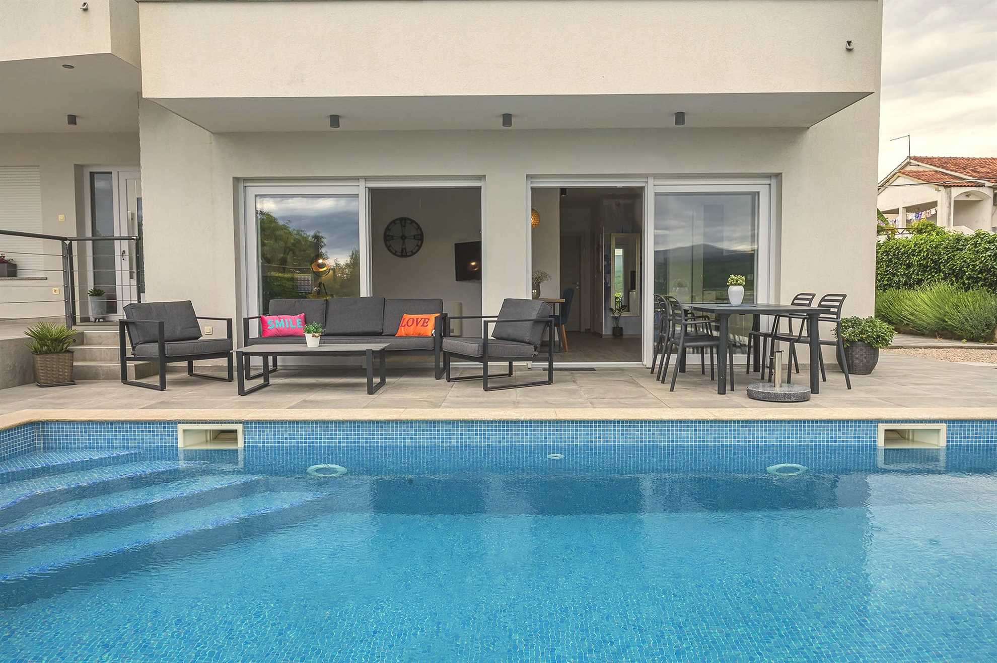 Apartman Timmy s privatnim bazenom i pogledom na more