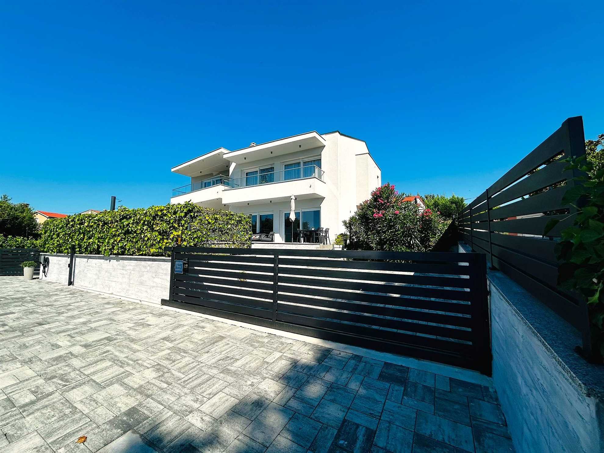 Apartman Timmy s privatnim bazenom i pogledom na more