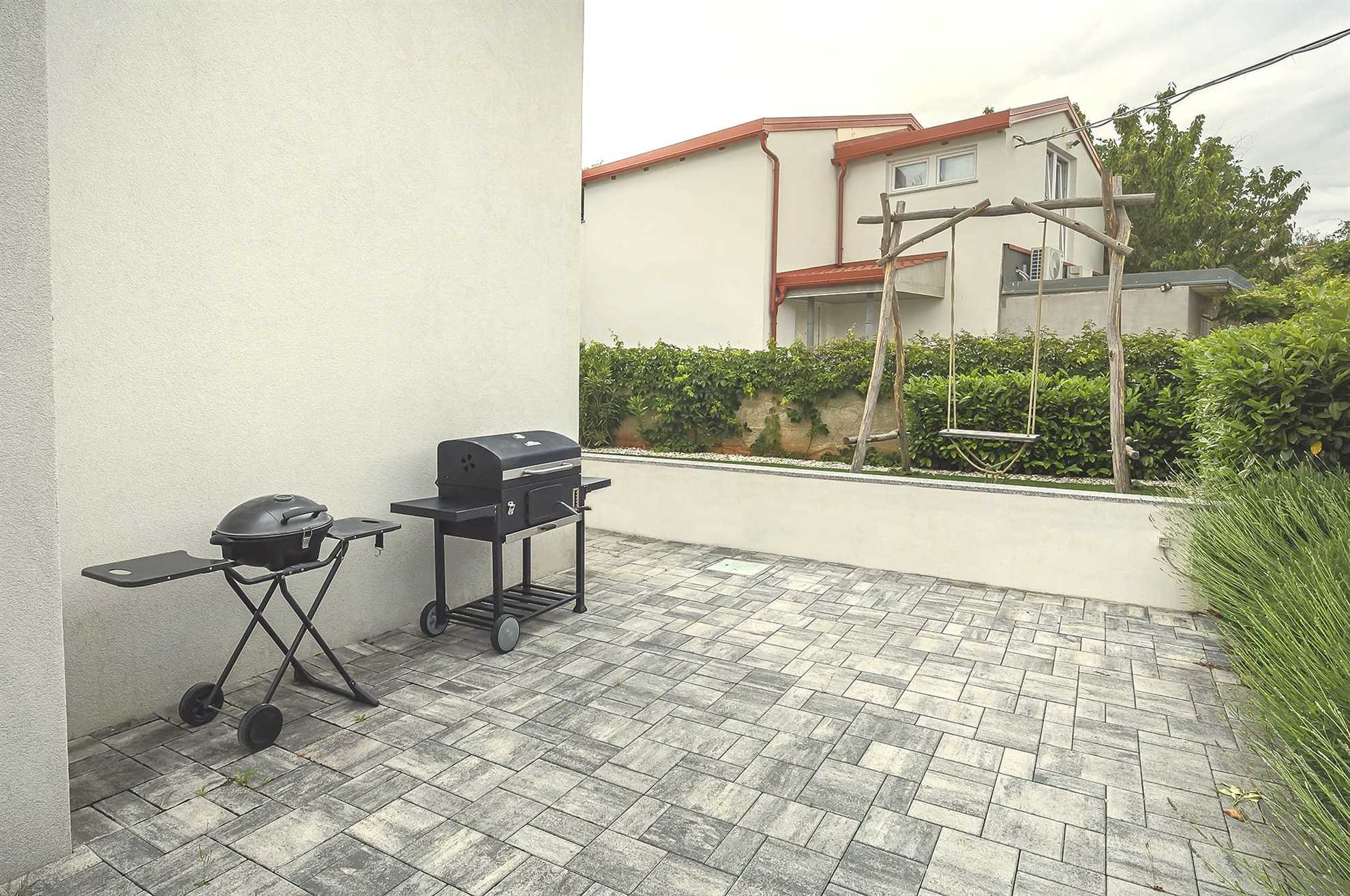 Apartman Timmy s privatnim bazenom i pogledom na more