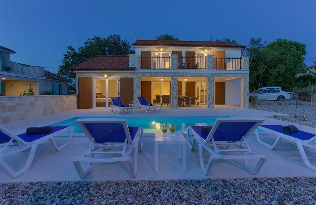 3-Bedroom Villa in Rasopasno (Krk) with Heated Pool