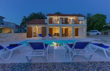 3-Bedroom Villa in Rasopasno (Krk) with Heated Pool