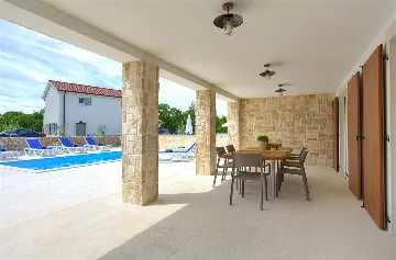 3-Bedroom Villa in Rasopasno (Krk) with Heated Pool