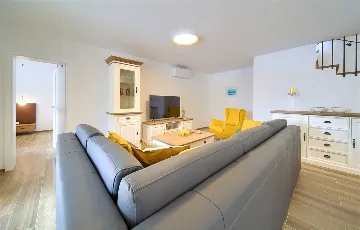 3-Bedroom Villa in Rasopasno (Krk) with Heated Pool