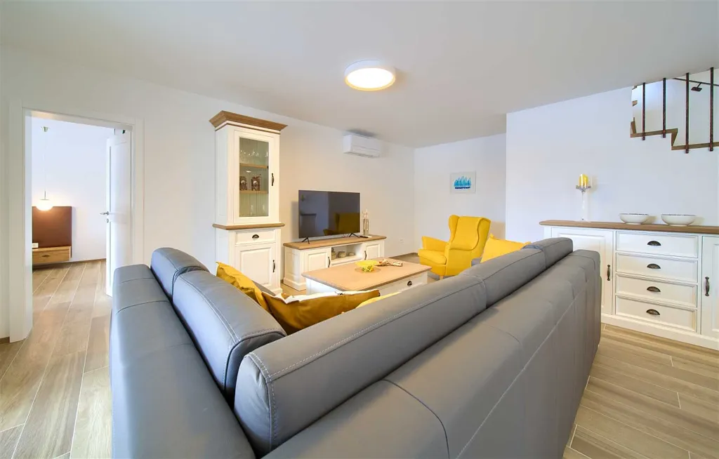 3-Bedroom Villa in Rasopasno (Krk) with Heated Pool