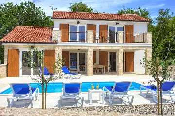 3-Bedroom Villa in Rasopasno (Krk) with Heated Pool