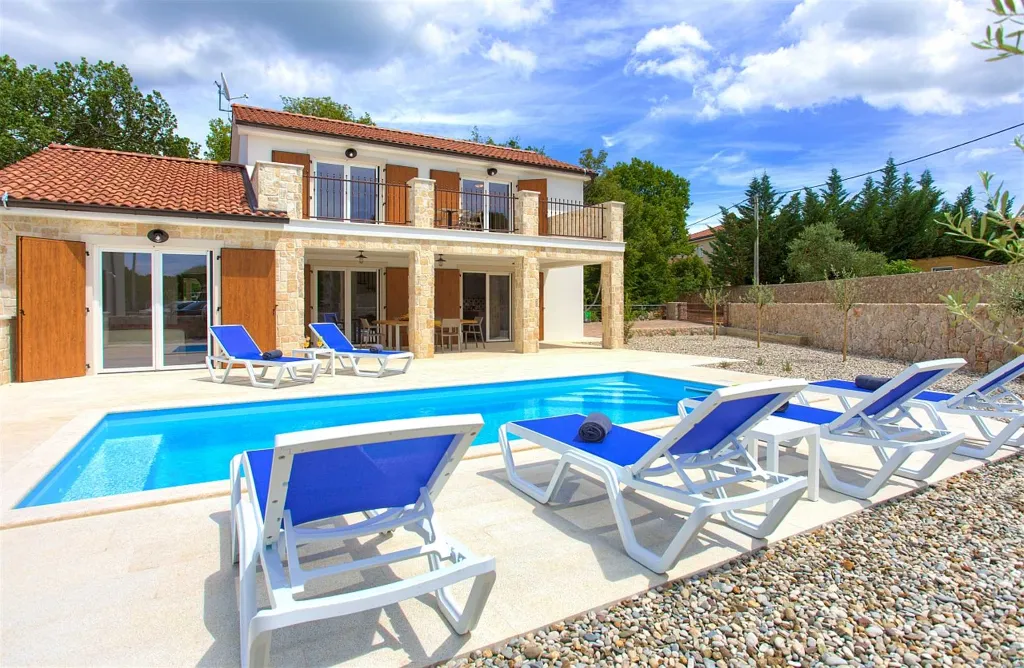 3-Bedroom Villa in Rasopasno (Krk) with Heated Pool