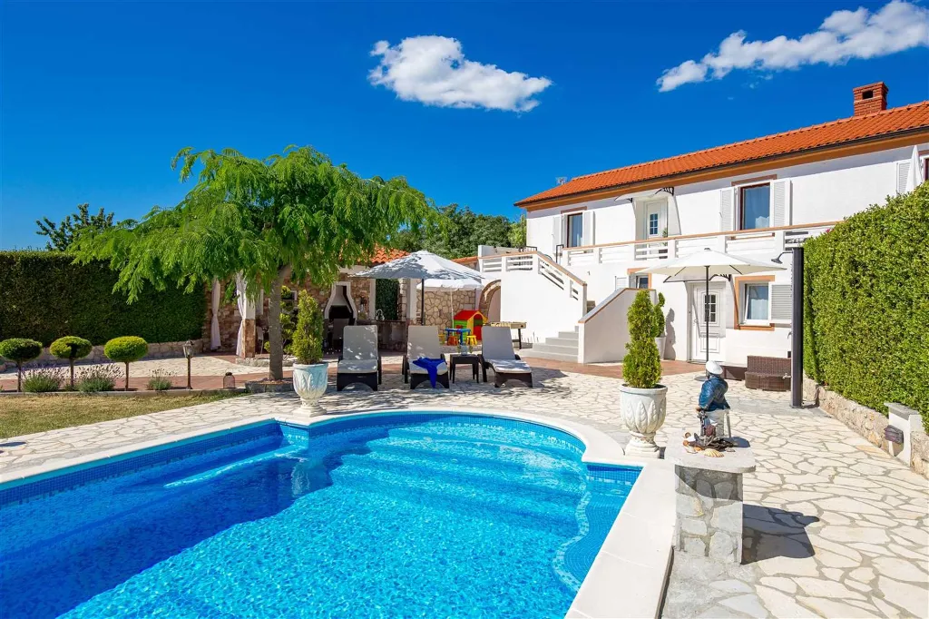 4-Bedroom Villa in Kras (Krk) for 8 Guests