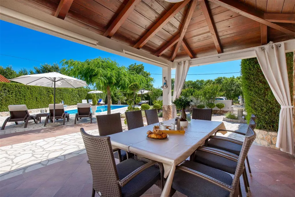 4-Bedroom Villa in Kras (Krk) for 8 Guests