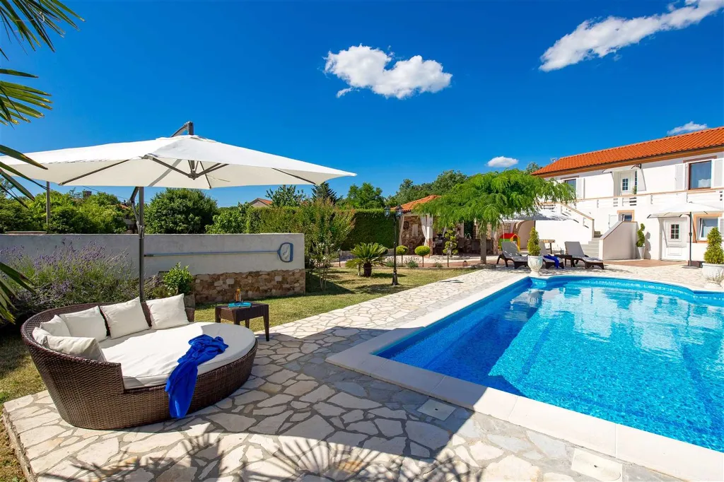 4-Bedroom Villa in Kras (Krk) for 8 Guests