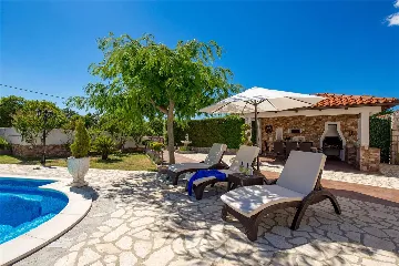 4-Bedroom Villa in Kras (Krk) for 8 Guests