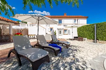 4-Bedroom Villa in Kras (Krk) for 8 Guests