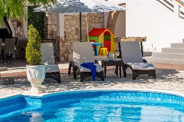 4-Bedroom Villa in Kras (Krk) for 8 Guests