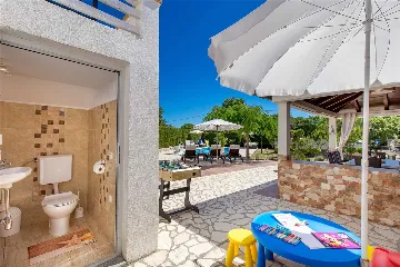 4-Bedroom Villa in Kras (Krk) for 8 Guests