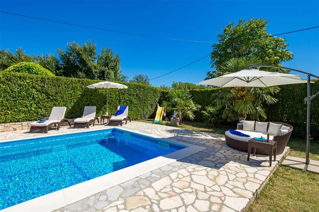 4-Bedroom Villa in Kras (Krk) for 8 Guests