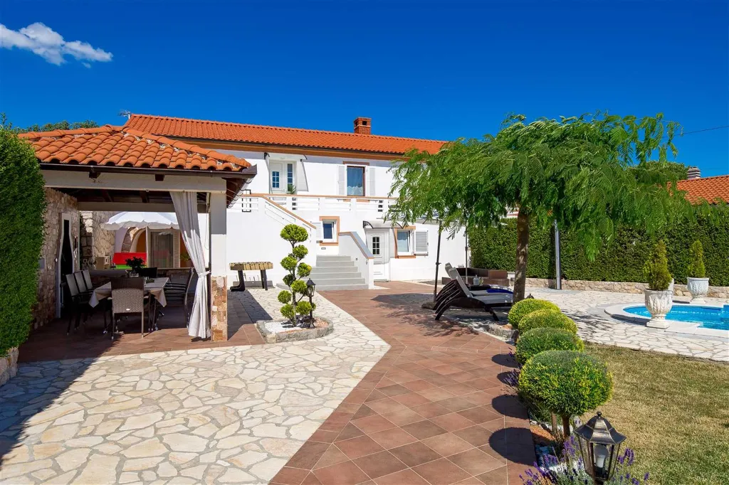 4-Bedroom Villa in Kras (Krk) for 8 Guests
