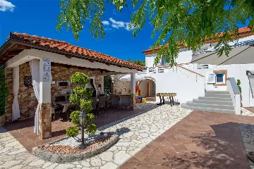 4-Bedroom Villa in Kras (Krk) for 8 Guests