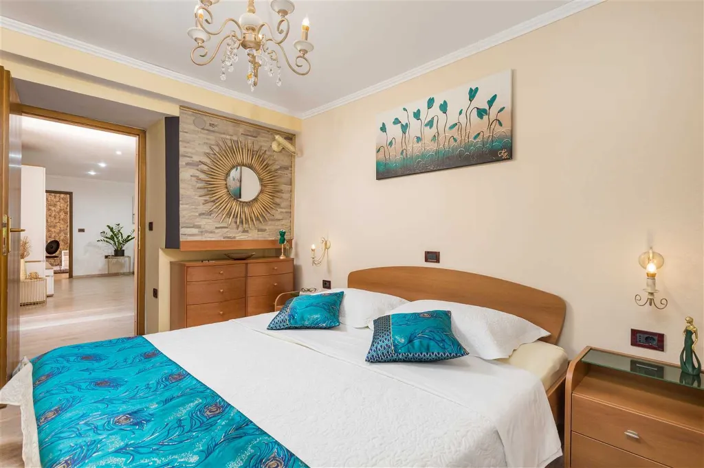 4-Bedroom Villa in Kras (Krk) for 8 Guests