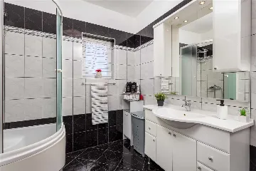 4-Bedroom Villa in Kras (Krk) for 8 Guests