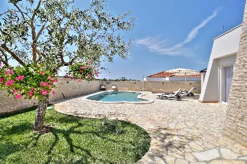 Villa in Štrika with Pool and Hot Tub