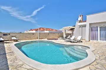 Villa in Štrika with Pool and Hot Tub