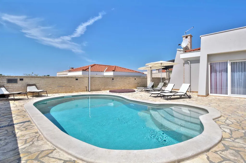 Villa in Štrika with Pool and Hot Tub