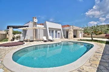 Villa in Štrika with Pool and Hot Tub