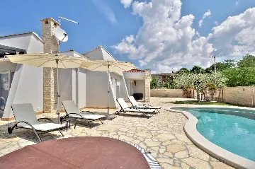 Villa in Štrika with Pool and Hot Tub