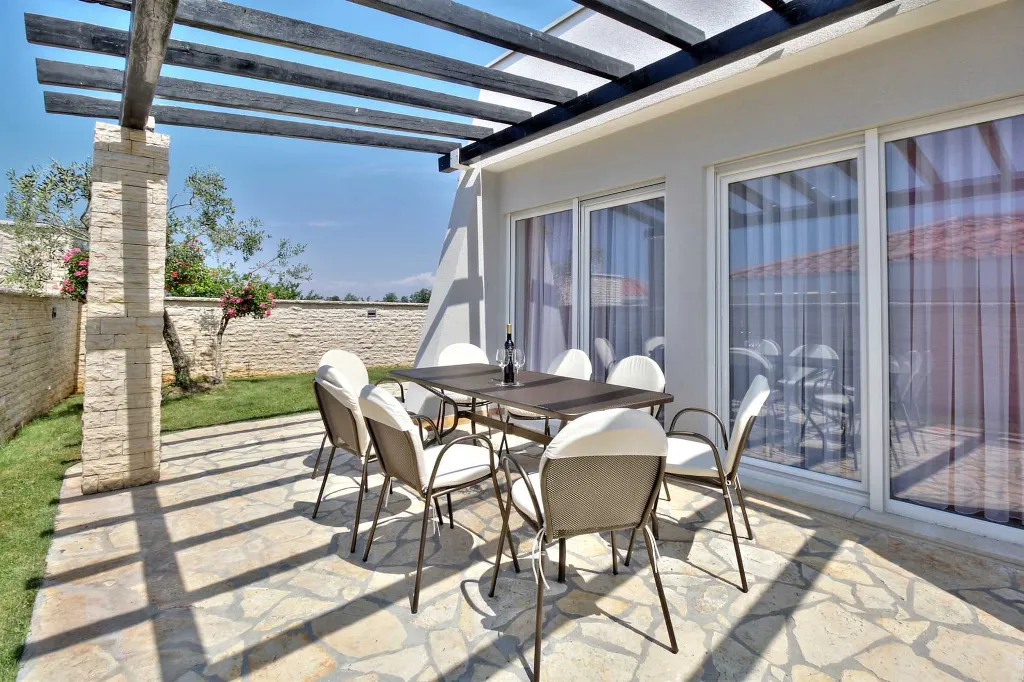 Villa in Štrika with Pool and Hot Tub