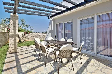 Villa in Štrika with Pool and Hot Tub