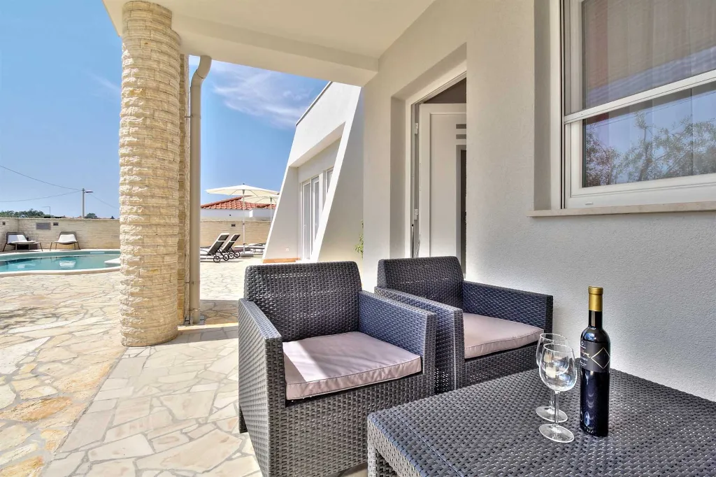 Villa in Štrika with Pool and Hot Tub