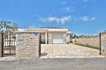 Villa in Štrika with Pool and Hot Tub