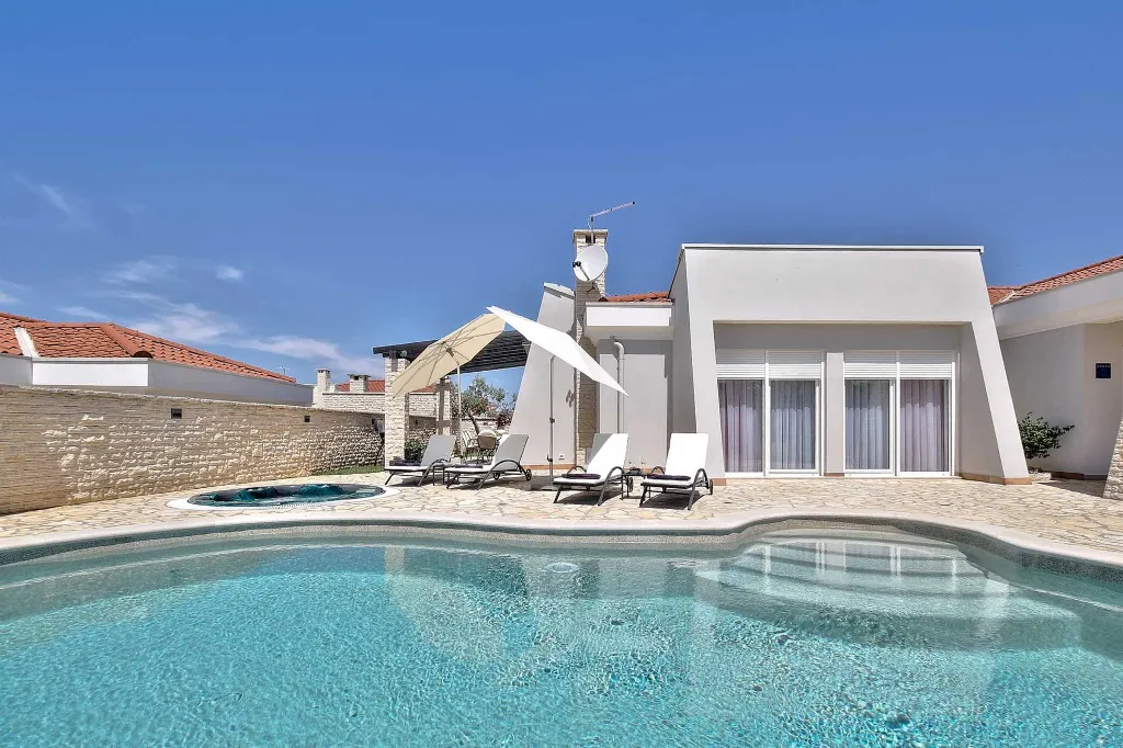 Villa in Štrika with Pool and Hot Tub