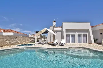 Villa in Štrika with Pool and Hot Tub